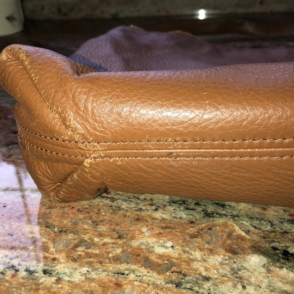 Michael Kors Purse (barely ever used— like new) - Picture 5 of 6